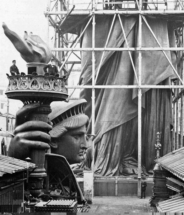Statue of Liberty arrives in New York Harbor, June 17, 1885